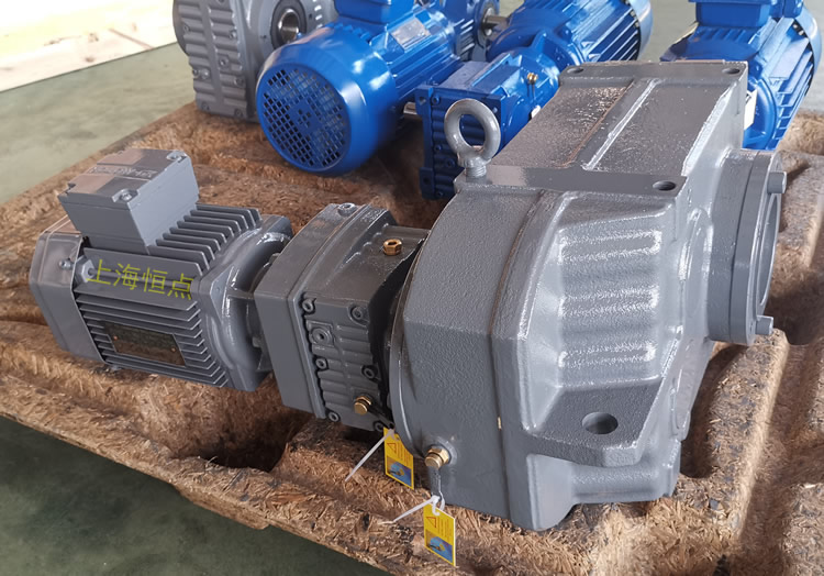  FAZ77R37雙級減速機，通孔+小法蘭輸出，實物圖如下
