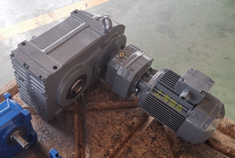  FAZ77R37雙級減速機，通孔+小法蘭輸出，實物圖